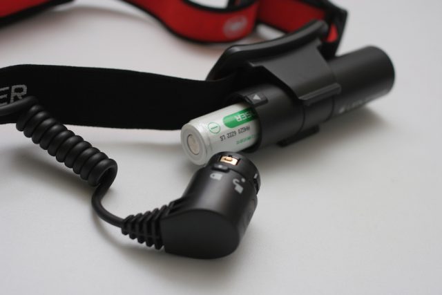 夜釣り 釣り Ledlenser(レッドレンザー) LEDヘッドライト H8R バッテリー 取り外し方